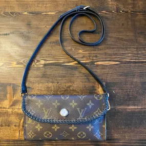 The Junco Crossbody Bag - Vintage Monogram in Black